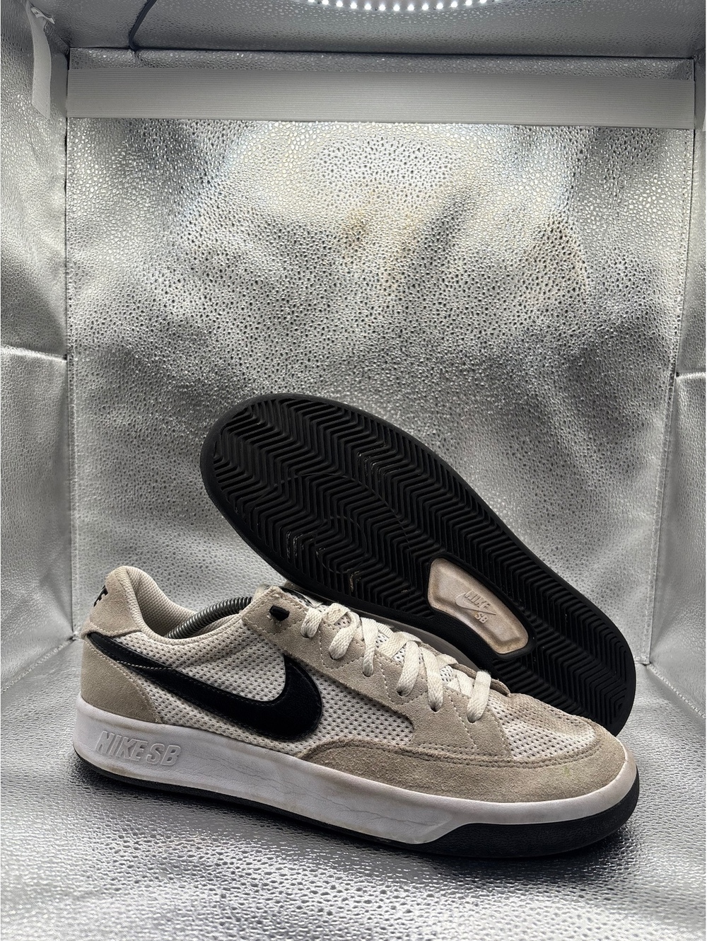 Nike sb adversary white black